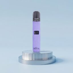 【台灣現貨】DIYA 叮啞一代皮革限定版 內置高清 LED 智能顯示螢幕 8W-10W 雙檔客製化功率 精準掌控每一口霧化細節 手工紋理蒙皮 呈現溫潤尊爵手感 兼容 RELX/SP2S/ILIA 台灣現貨